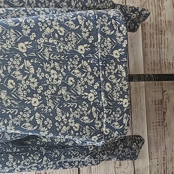 LC Lauren Conrad puff sleeve sweatshirt - Picture 4 of 10